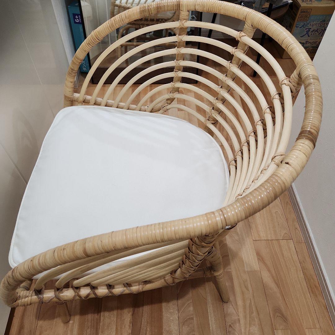 イケアラタン製オープンワークチェア ホワイトクッション付き