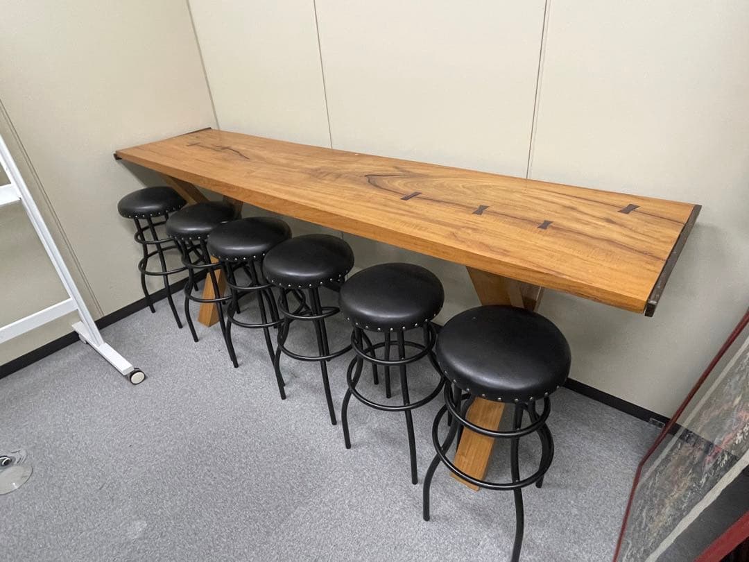 一枚板のバーカウンター