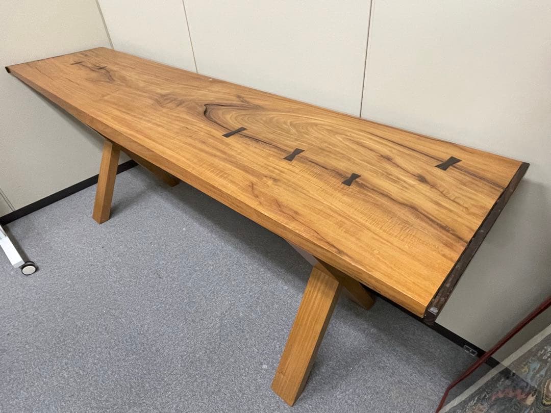 一枚板のバーカウンター