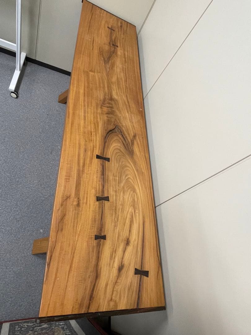 一枚板のバーカウンター