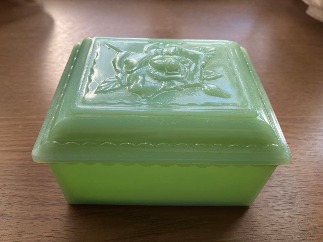 ファイヤーキング ジェダイ ジュエルボックス バラ彫刻のフタ付き