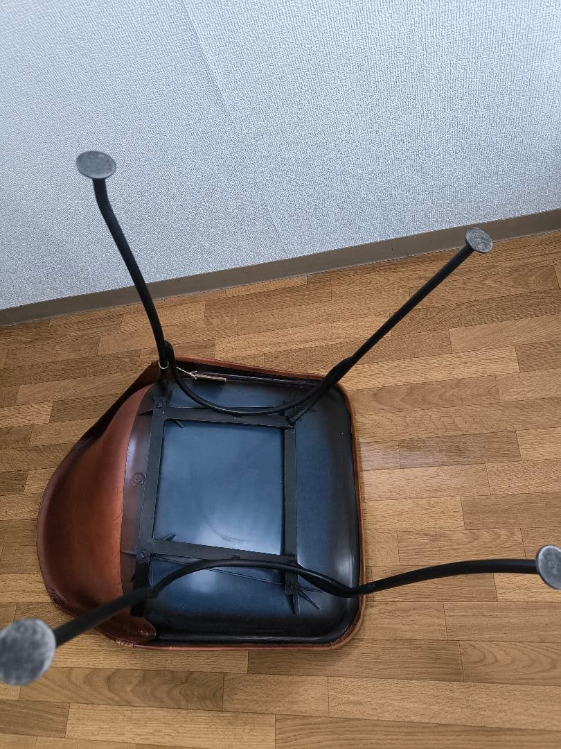 アジアン家具 レザーチェア本革張り アイアン脚　タグ付き