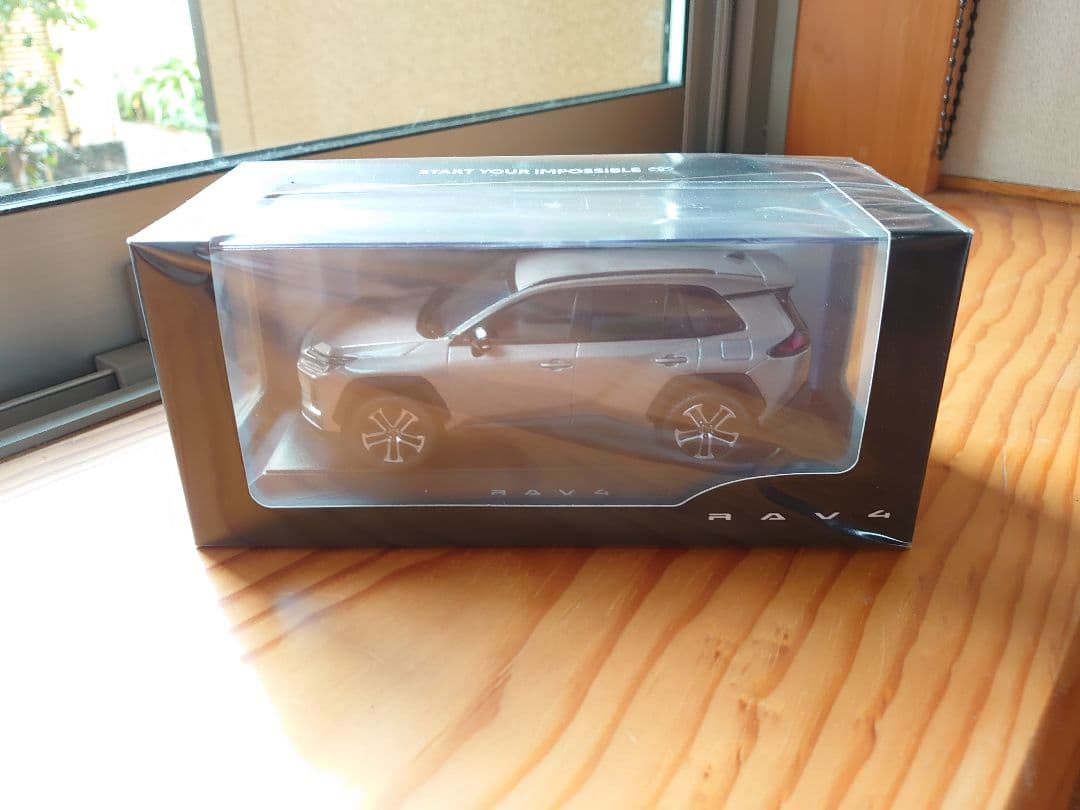 新型RAV4 CORE アバンギャルドブロンズメタリック カラーサンプル
