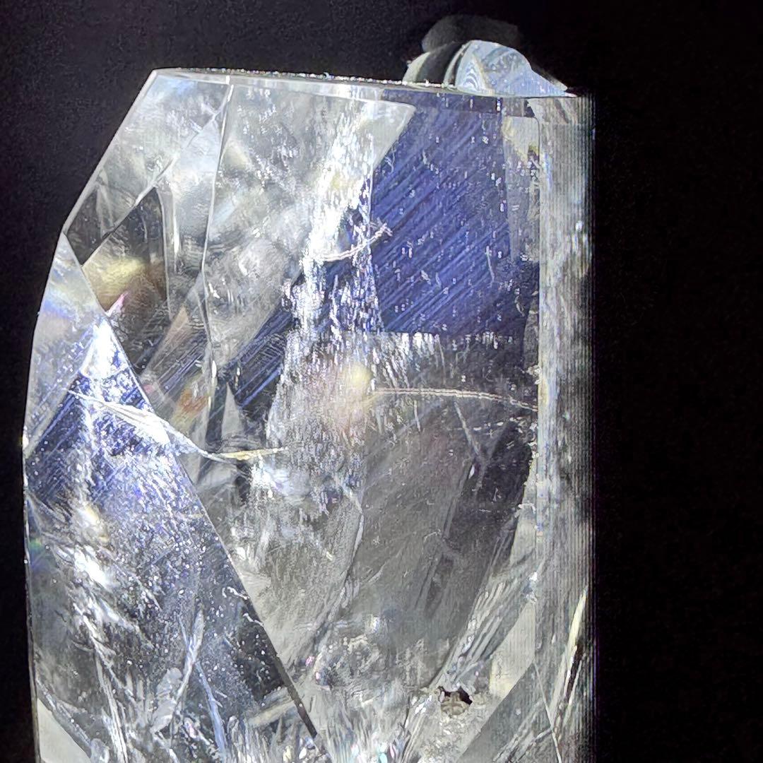 G-131虹&ラダー入り透明水晶フリーフォーム原石　アイリスクォーツ台座箱セット