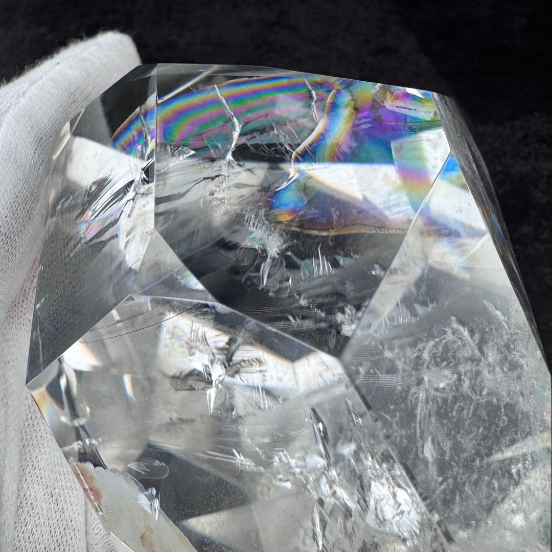 G-131虹&ラダー入り透明水晶フリーフォーム原石　アイリスクォーツ台座箱セット