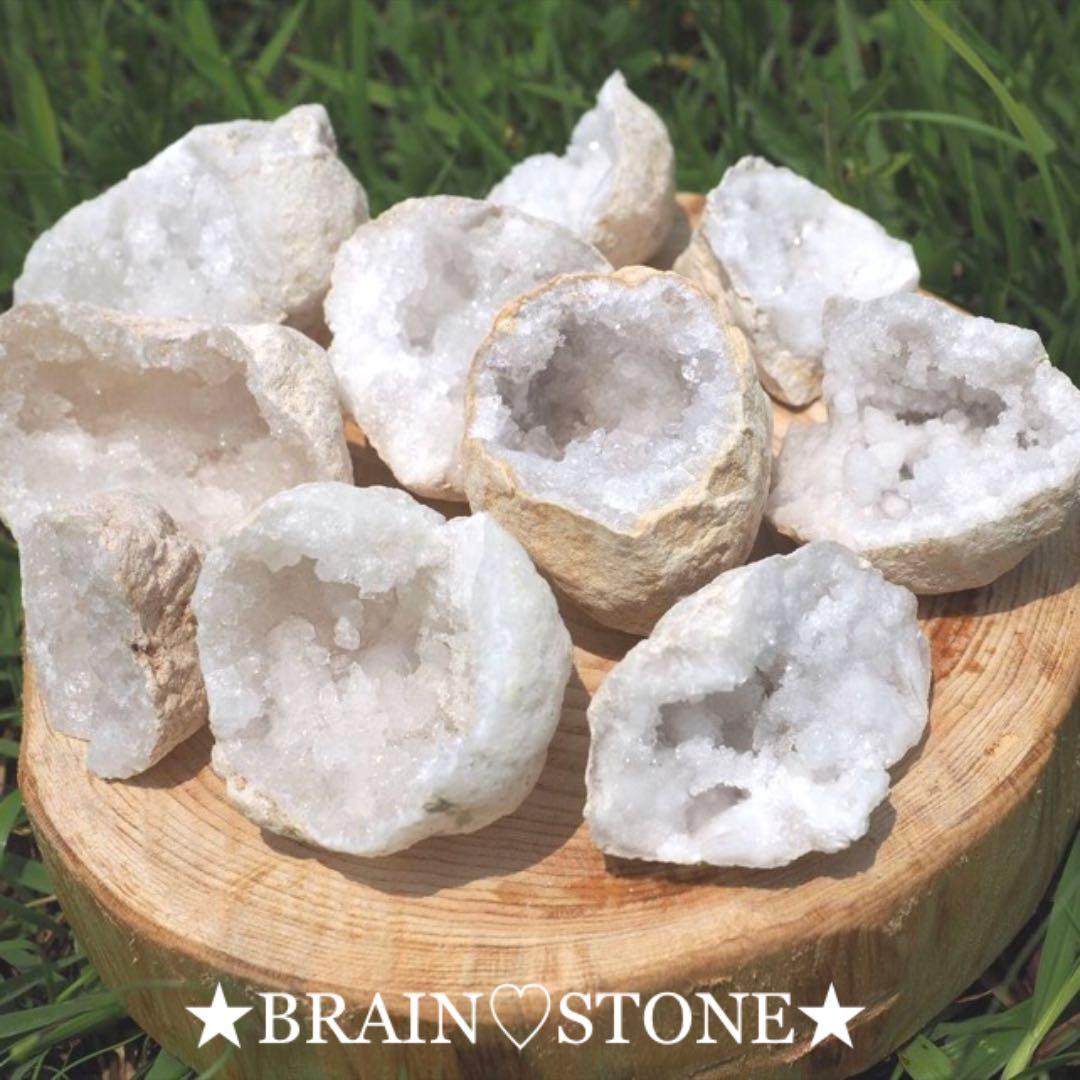 300★特選セール★浄化☆破邪【ミニクリスタルベッド『ハーフジオード』晶洞】