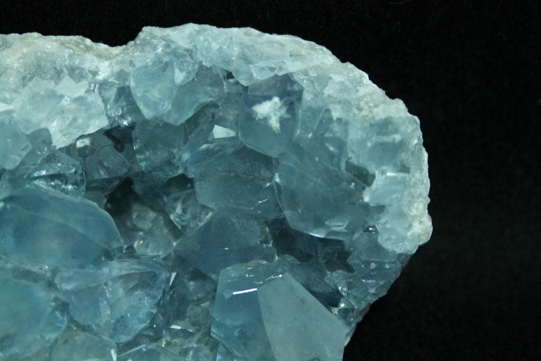 ◎大き目！◎セレスタイト｟虹あり｠約650ｇマダガスカル産 原石 天然石