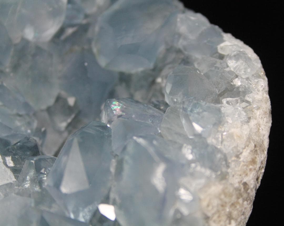 ◎大き目！◎セレスタイト｟虹あり｠約650ｇマダガスカル産 原石 天然石