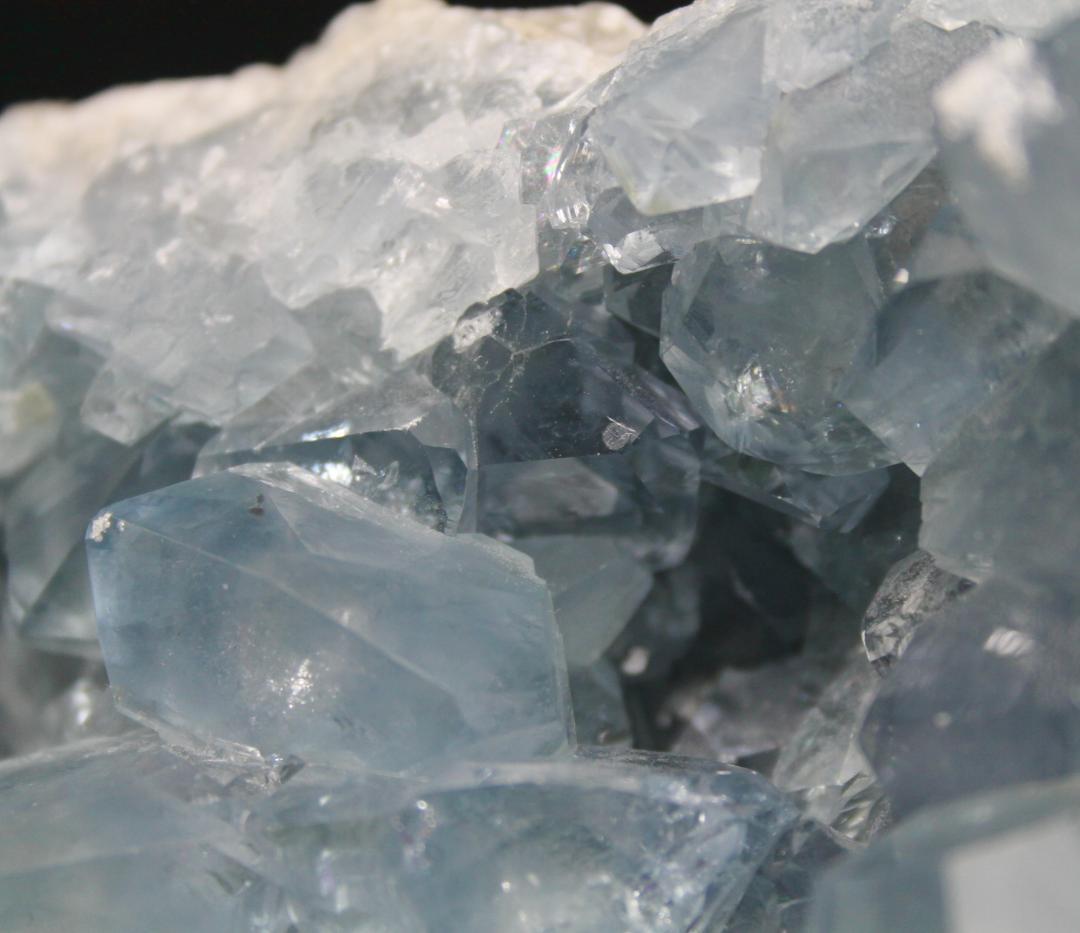 ◎大き目！◎セレスタイト｟虹あり｠約650ｇマダガスカル産 原石 天然石