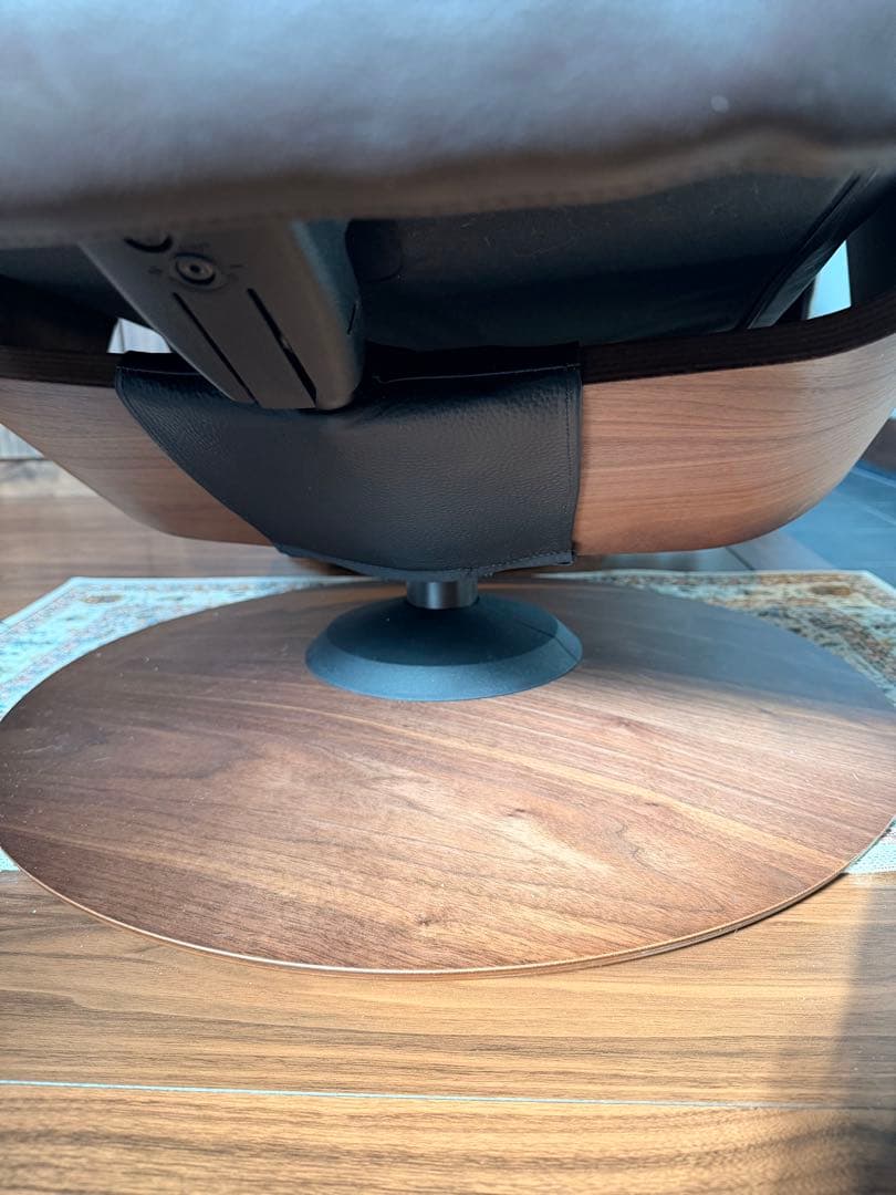 極美品　カリモク　ザ・ファーストMサイズ　本革（リーベル）