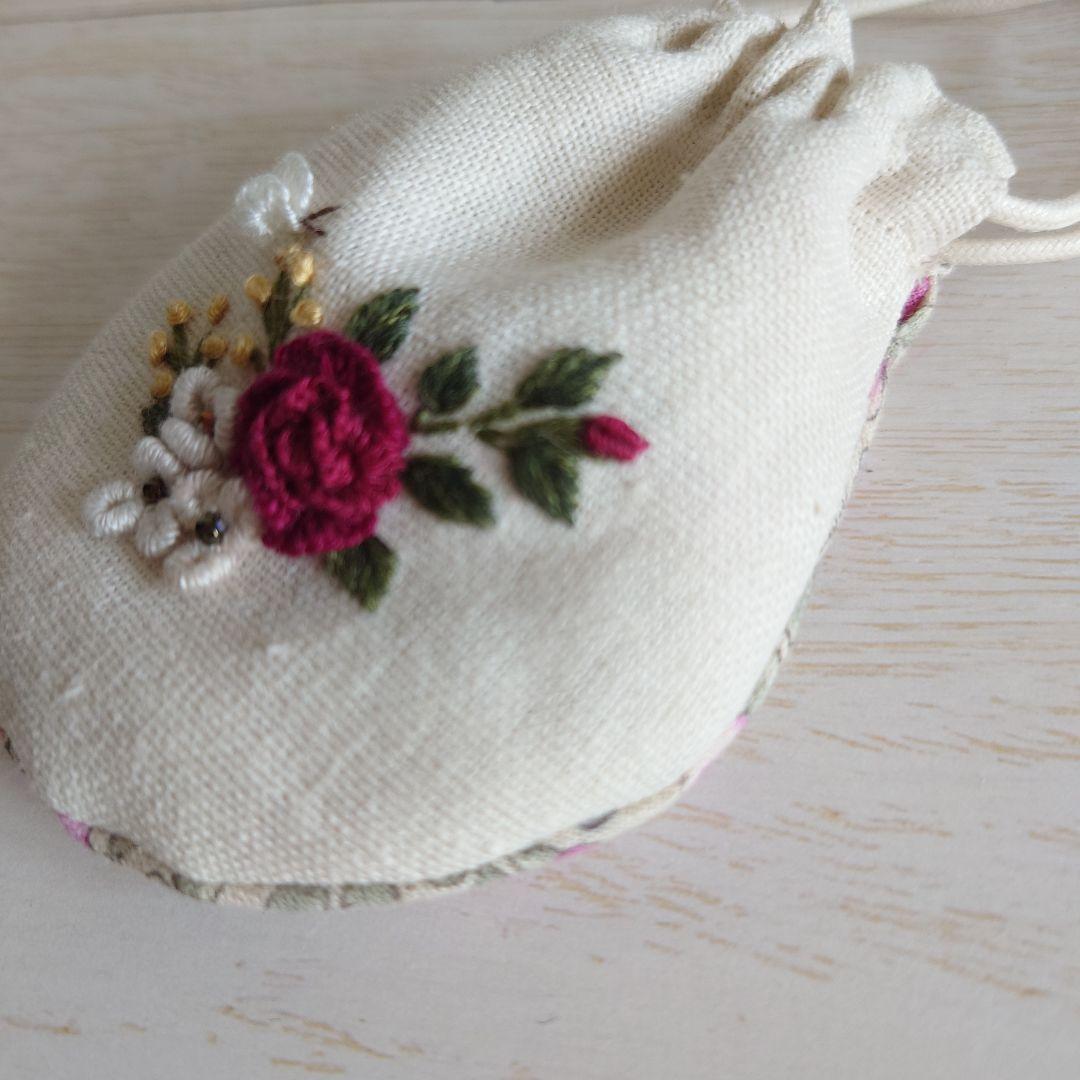 ちっちゃな巾着サシェ/詰替えタイプ【赤いバラと小花】