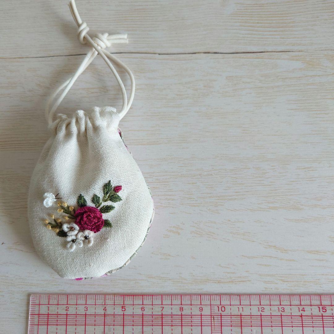 ちっちゃな巾着サシェ/詰替えタイプ【赤いバラと小花】