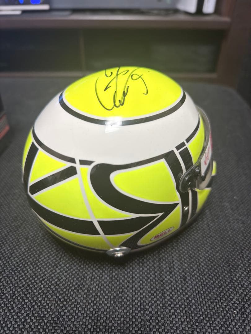 ジェイソン・バトン　直筆サイン入り　ヘルメット　1/2 ブラウンGP 2009
