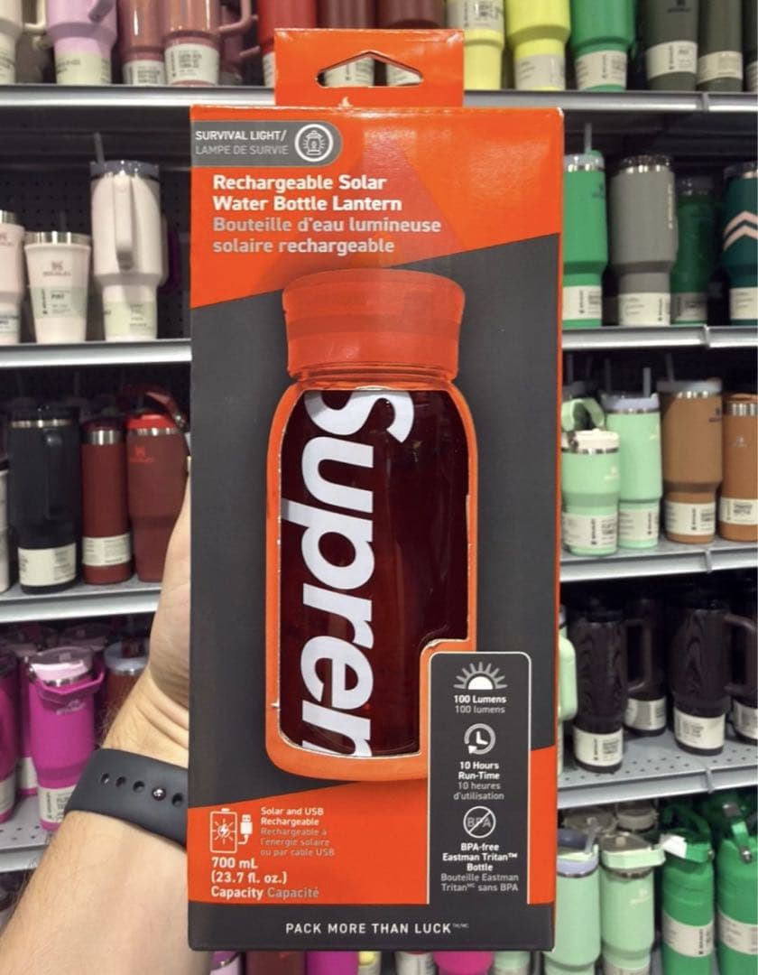 レッド Supreme x SOL Water Bottle Lantern - メルカリ