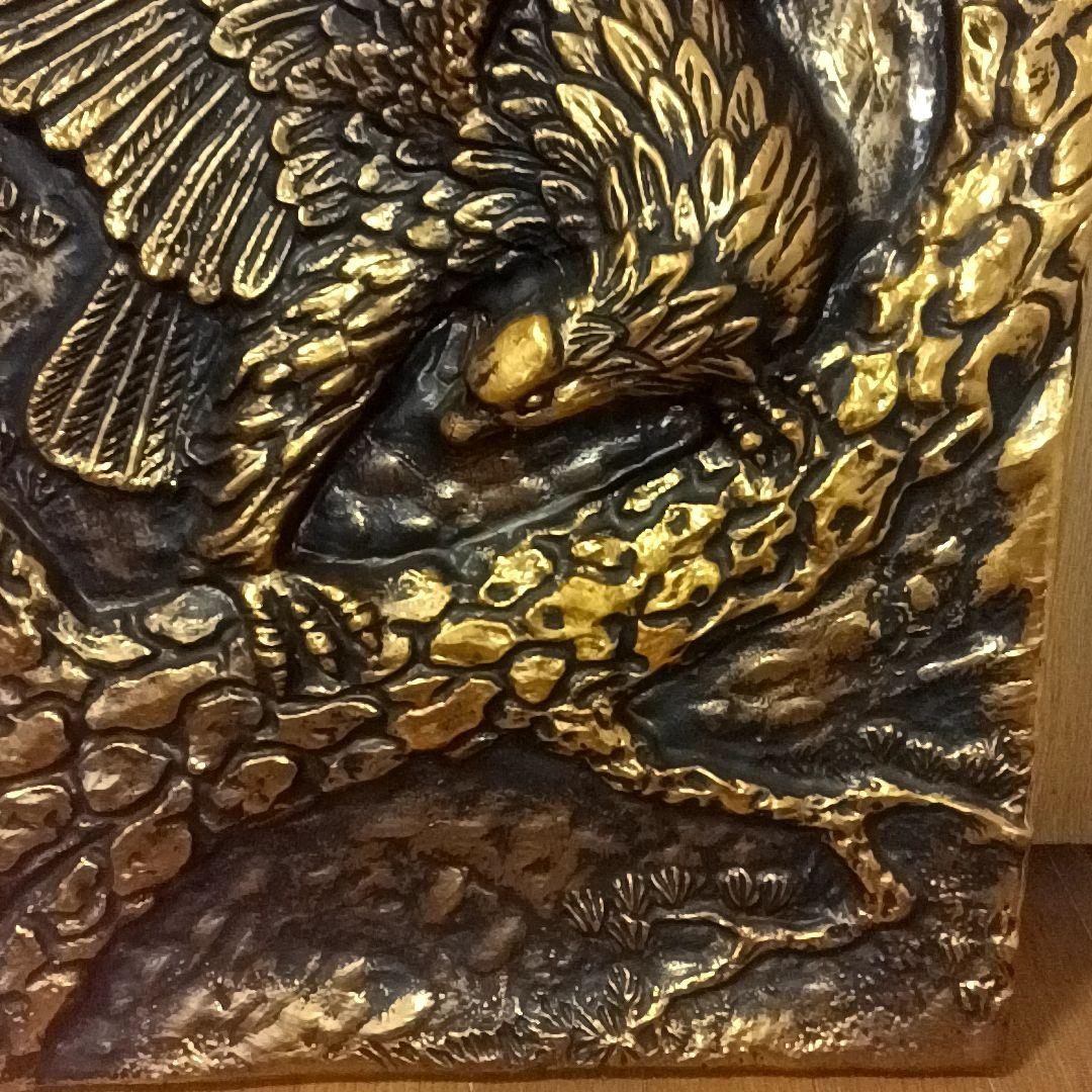 鷹のレリーフ - メルカリ