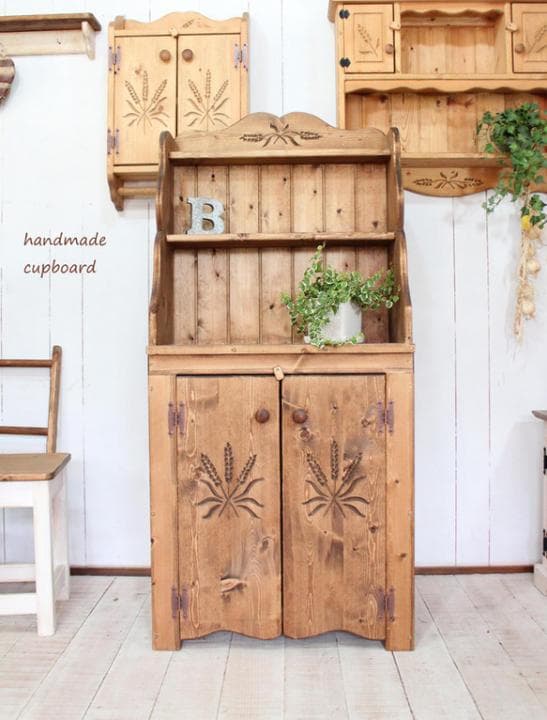 ハンドメイド　麦穂のカップボード