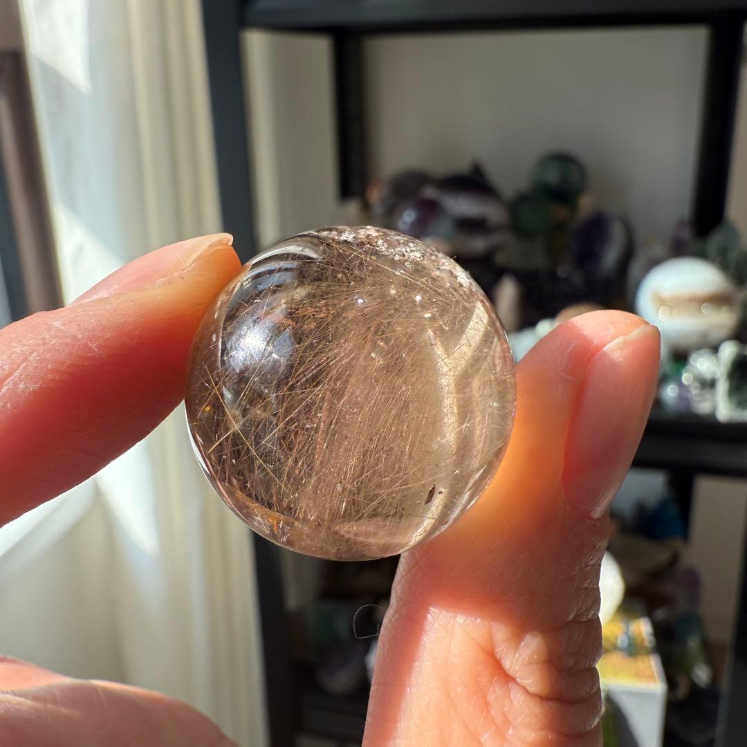 天然石ルチルクォーツのスフィア　丸玉　置物NO.011308