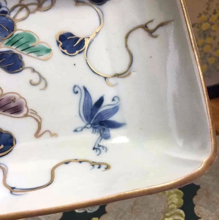 A491. 古伊万里　染錦手　山葡萄に蝶紋様　　隅入　7寸　角皿　5枚　（箱付）