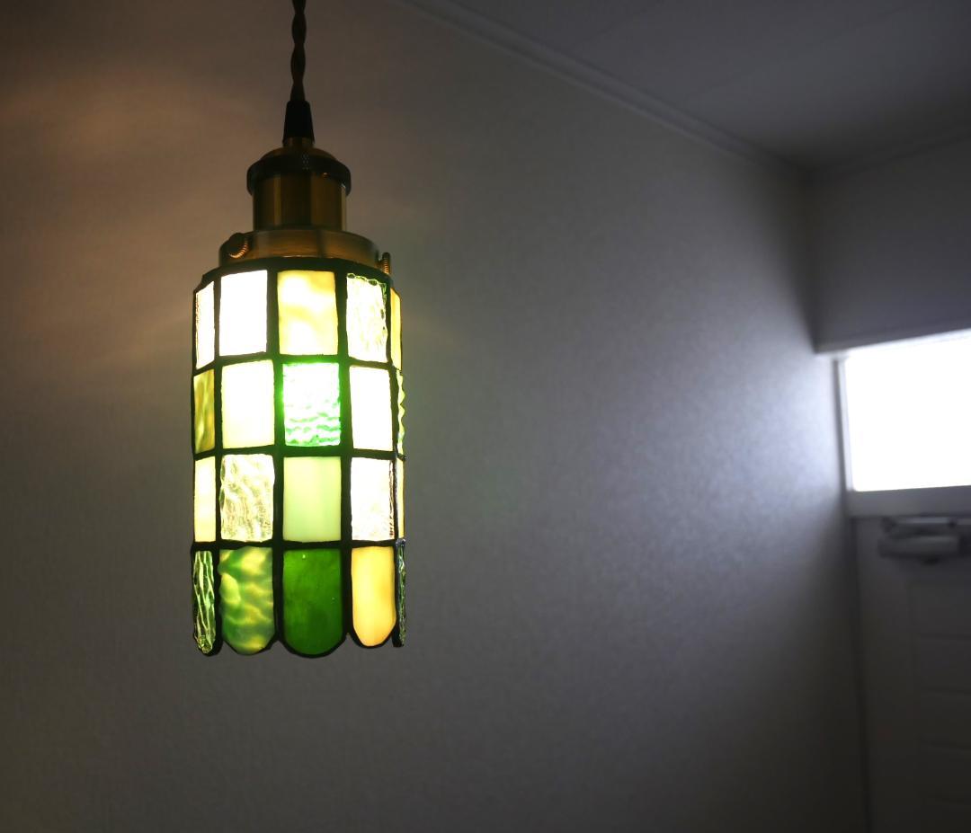 ✴︎:.。.癒しのグリーンいろいろのペンダントライト ステンドグラス