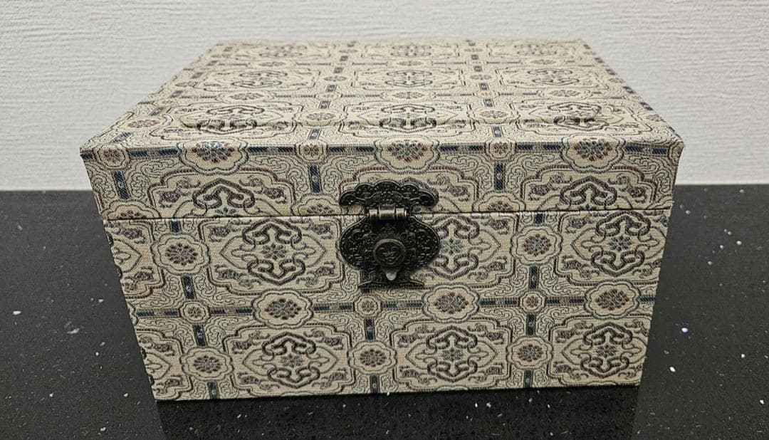 装飾アート ガラスタマゴ型のオブジェ