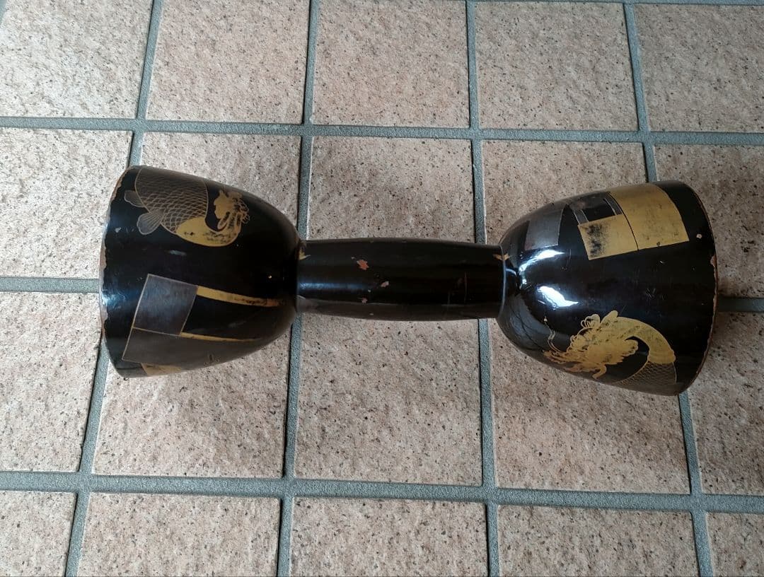 小鼓の胴 李朝錠前蒔絵 傷みあり