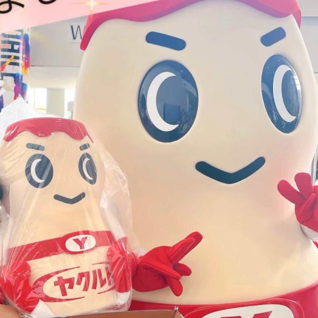 ヤクルトマンぬいぐるみ 約45cm 赤 クリーム色 - メルカリ
