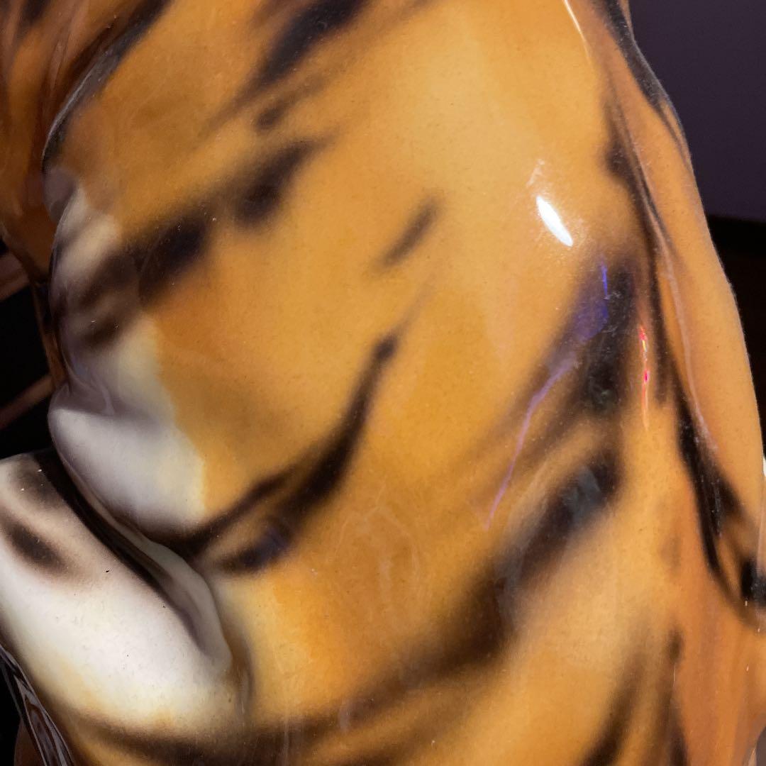 虎のオブジェ　とらの陶器　置物