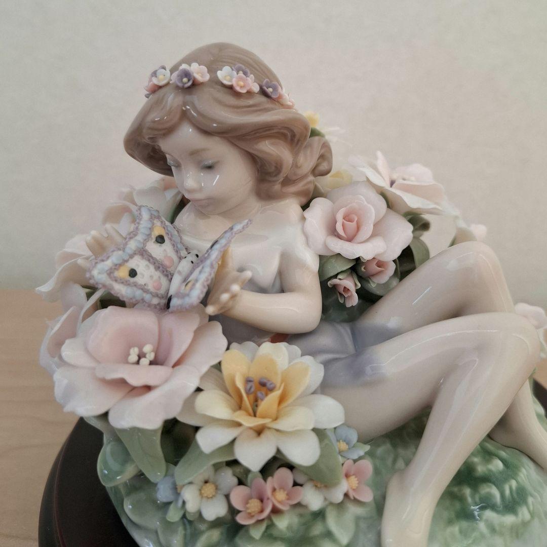 リヤドロ/lladro 蝶と戯れる小妖精 - メルカリ