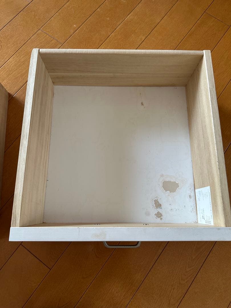 ホワイト木製キャビネット ガラス扉付き