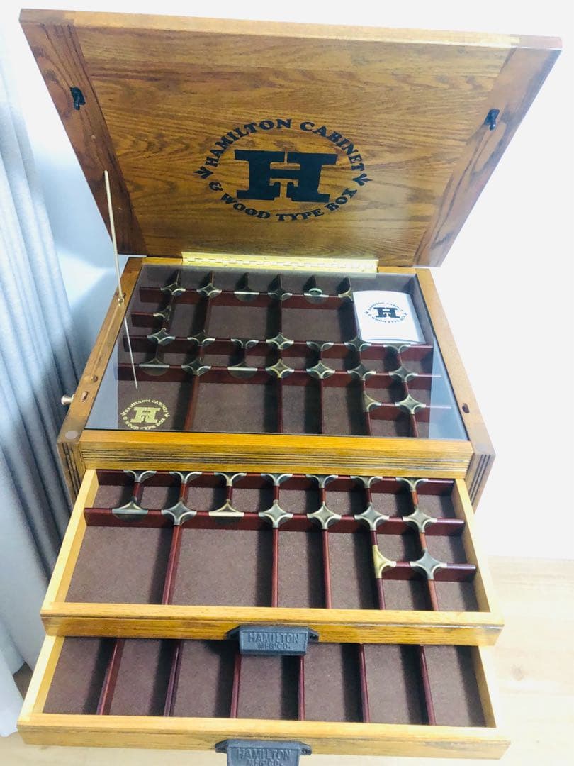 チェスト　収納タンス　書類収納棚　小物収納 ショーケース