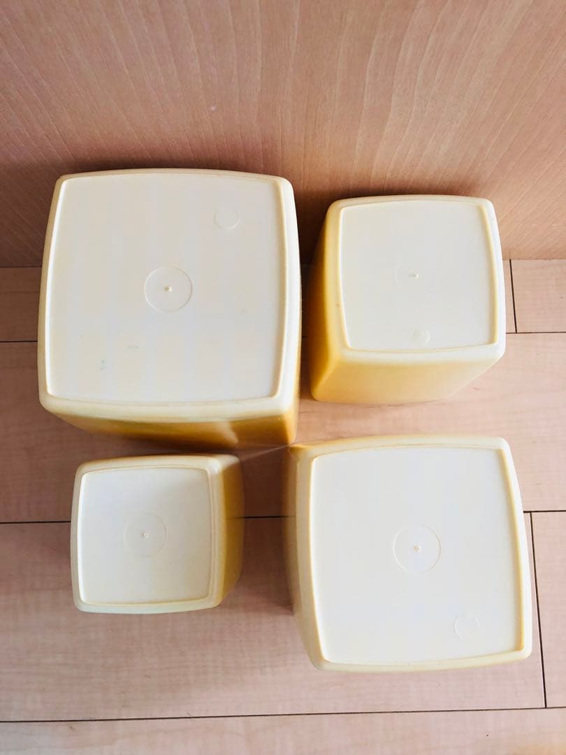 1970‘sレトロ花柄プラスチック保存容器セット 4個