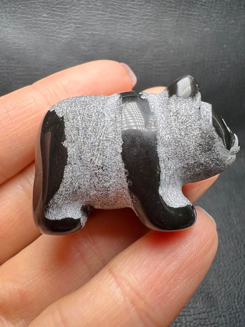 0115166 天然黒曜石パンダ置き物、23.1＊39.3ミリ