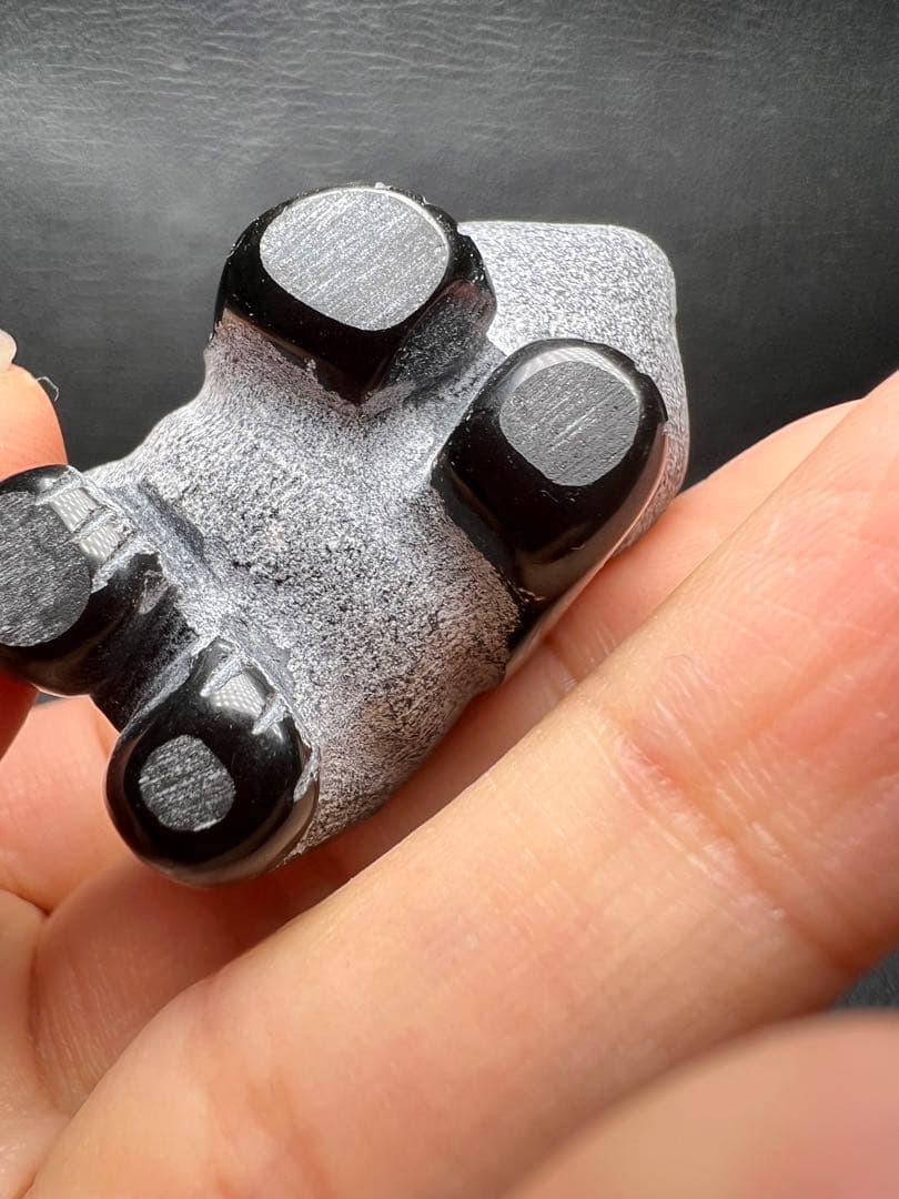 0115166 天然黒曜石パンダ置き物、23.1＊39.3ミリ