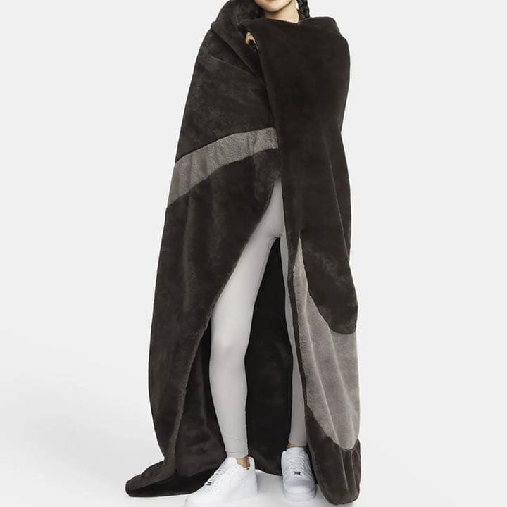 新品 未使用 NIKE ナイキ フェイクファー ブランケット - メルカリ