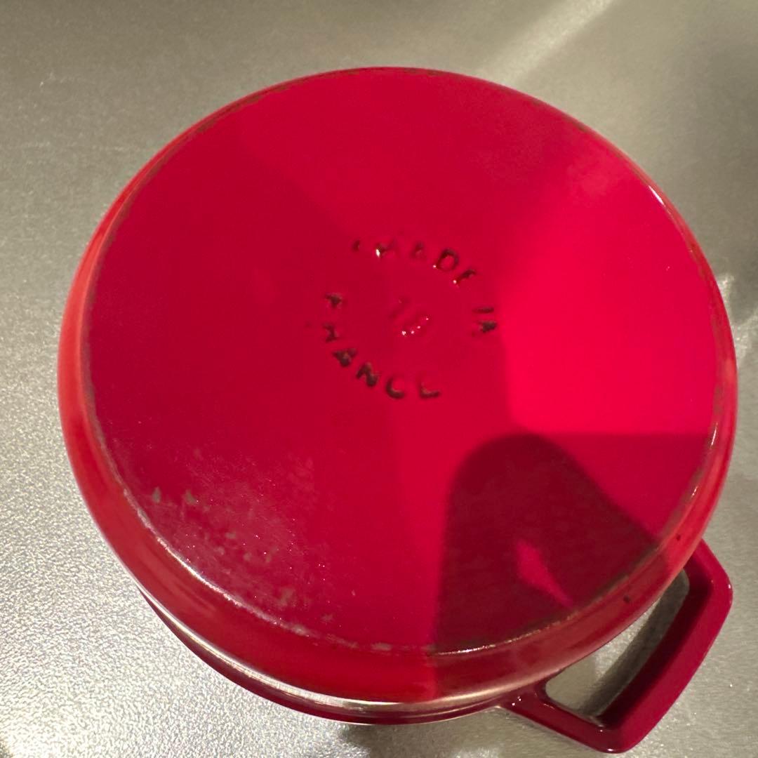 赤い鋳鉄製両手鍋 フランス製 Staub 18cm