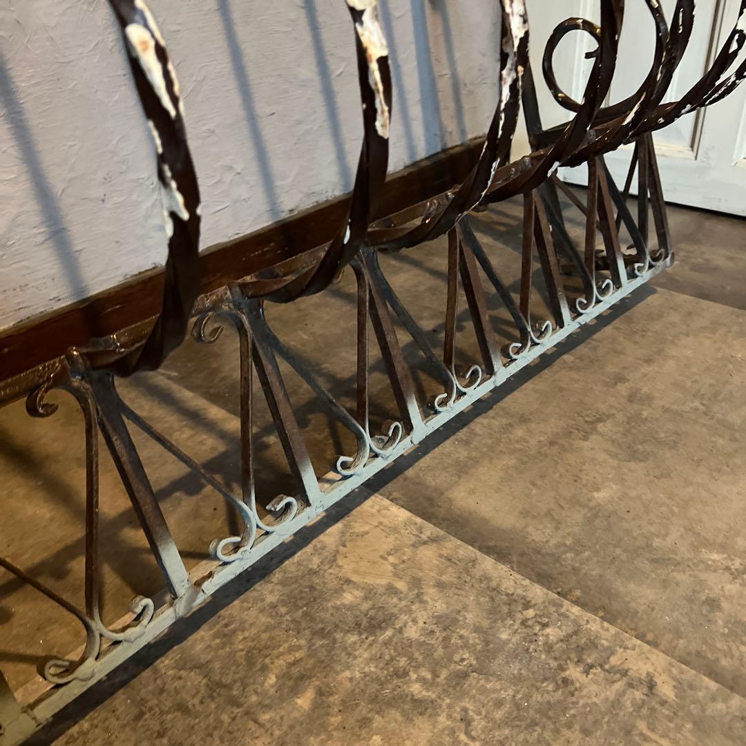 大きな変わった形のアンティークのアイアン＊ガーデニングにぴったり