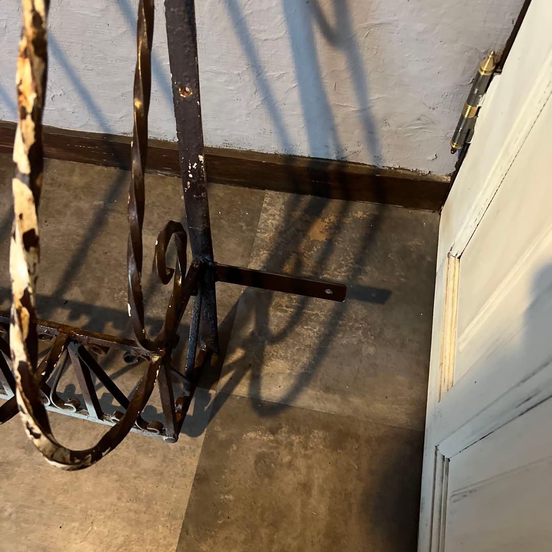 大きな変わった形のアンティークのアイアン＊ガーデニングにぴったり