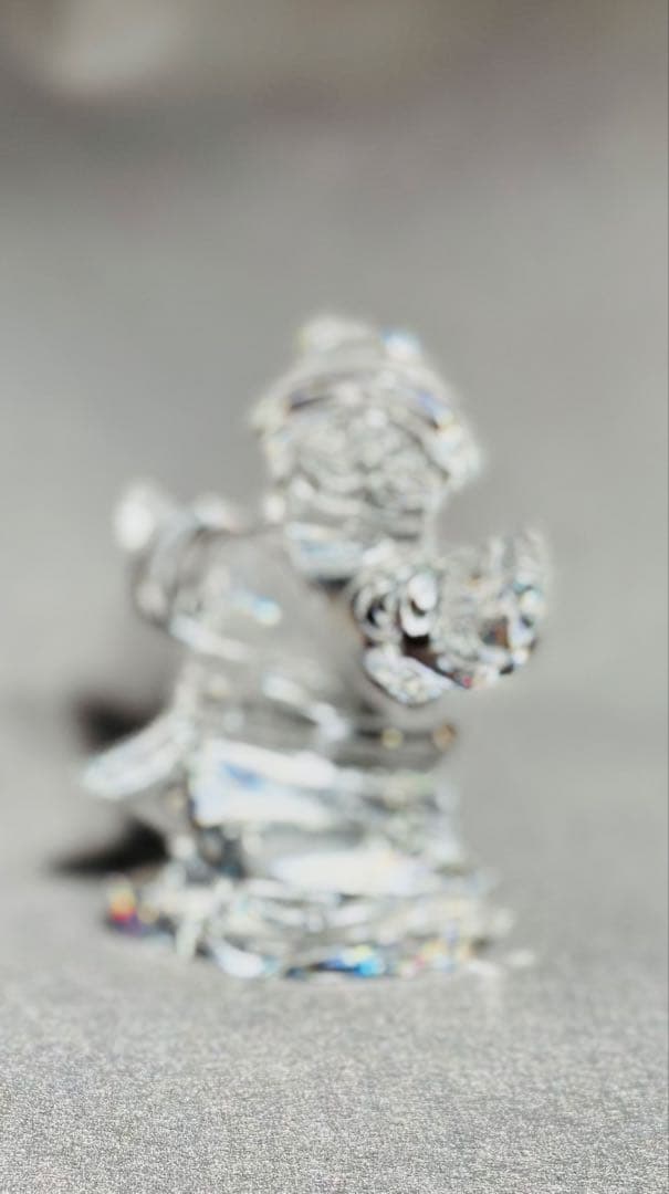 サンタさんがスノーボードに乗っている置物と天使が笛を吹いているバカラ 置物2点