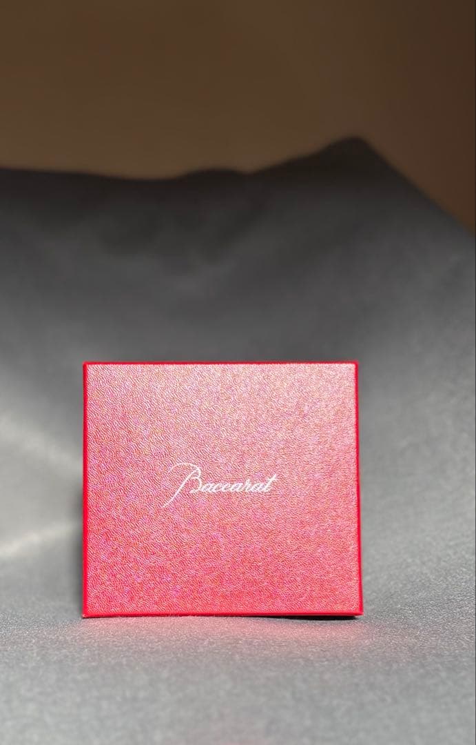 サンタさんがスノーボードに乗っている置物と天使が笛を吹いているバカラ 置物2点