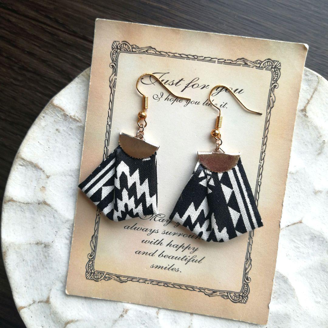 新色　オルテガ　タッセル　リボン　ネイティブ　白　黒　ピアス　イヤリング