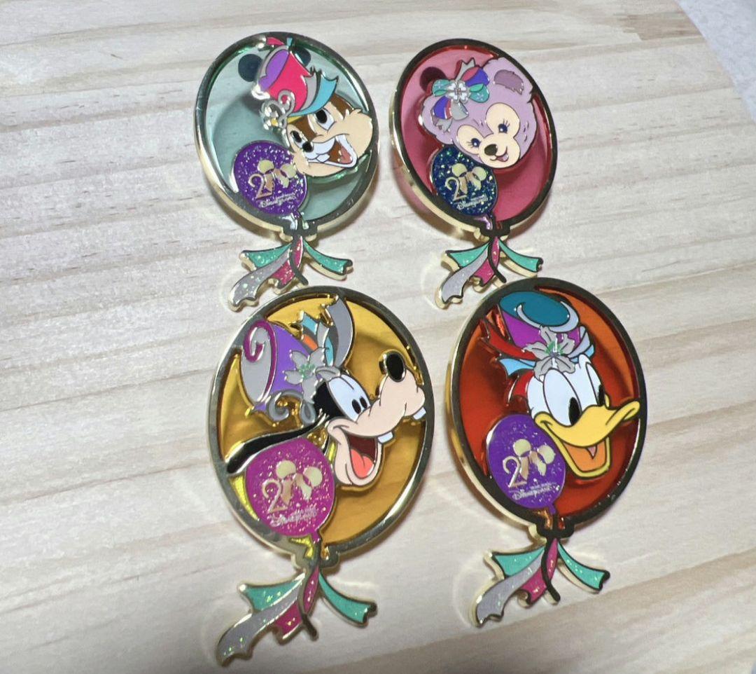 香港ディズニー 20周年 キャラクターピンバッジ 4個セット - メルカリ