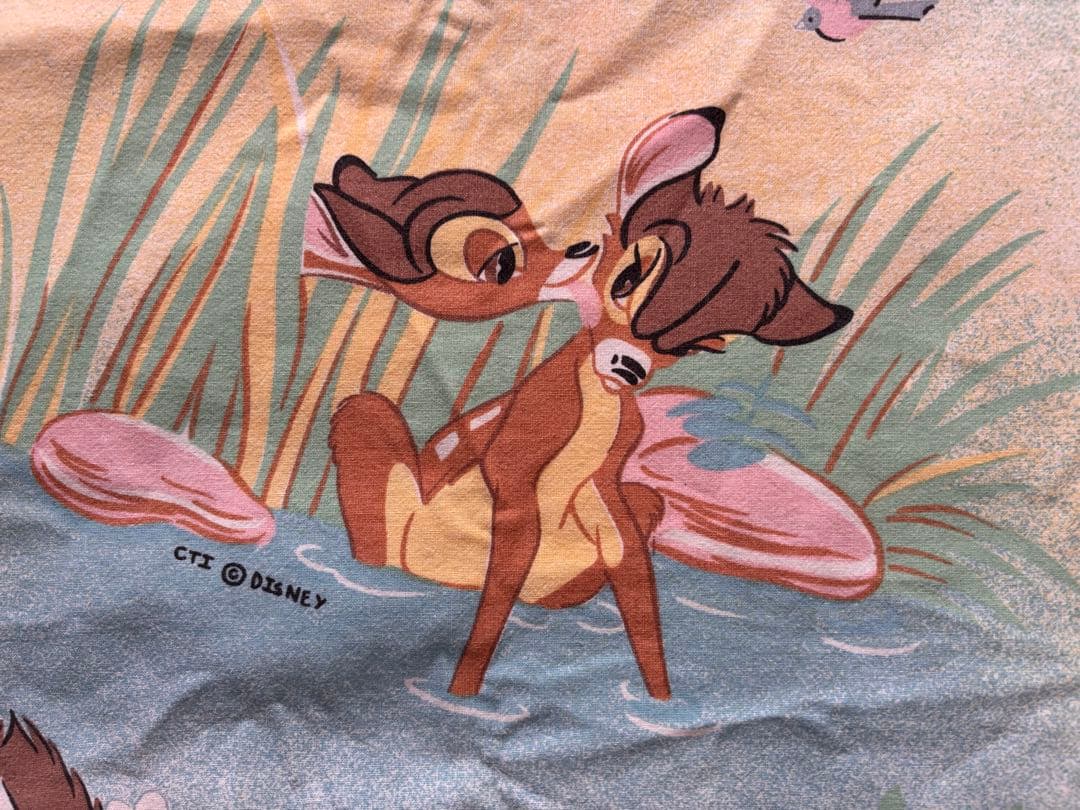 ビンテージシーツ レア カナダ柄 バンビ リメイク 生地 布 ディズニー