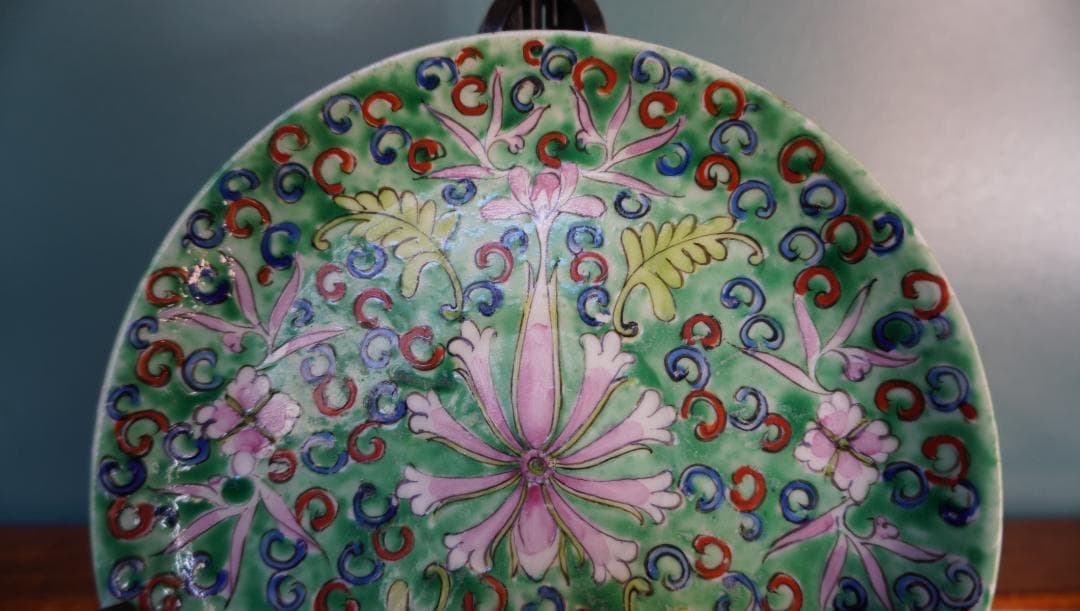 中国清朝の皿、粉彩塗 緑