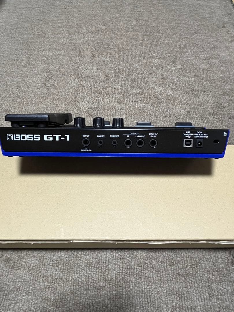 少し値下げ！BOSS GT-1 ギターエフェクター　教科書付き！