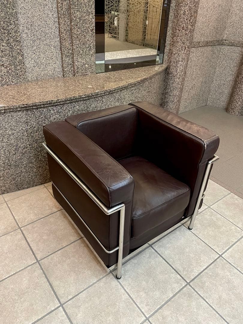 ル・コルビュジェ　LC2 ダークブラウン1P1人掛けル・コルビジェ B