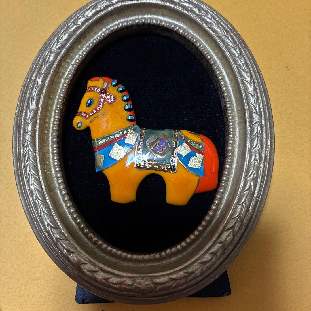 オレンジ色　干支の馬の置物 金色　額入り　七宝焼