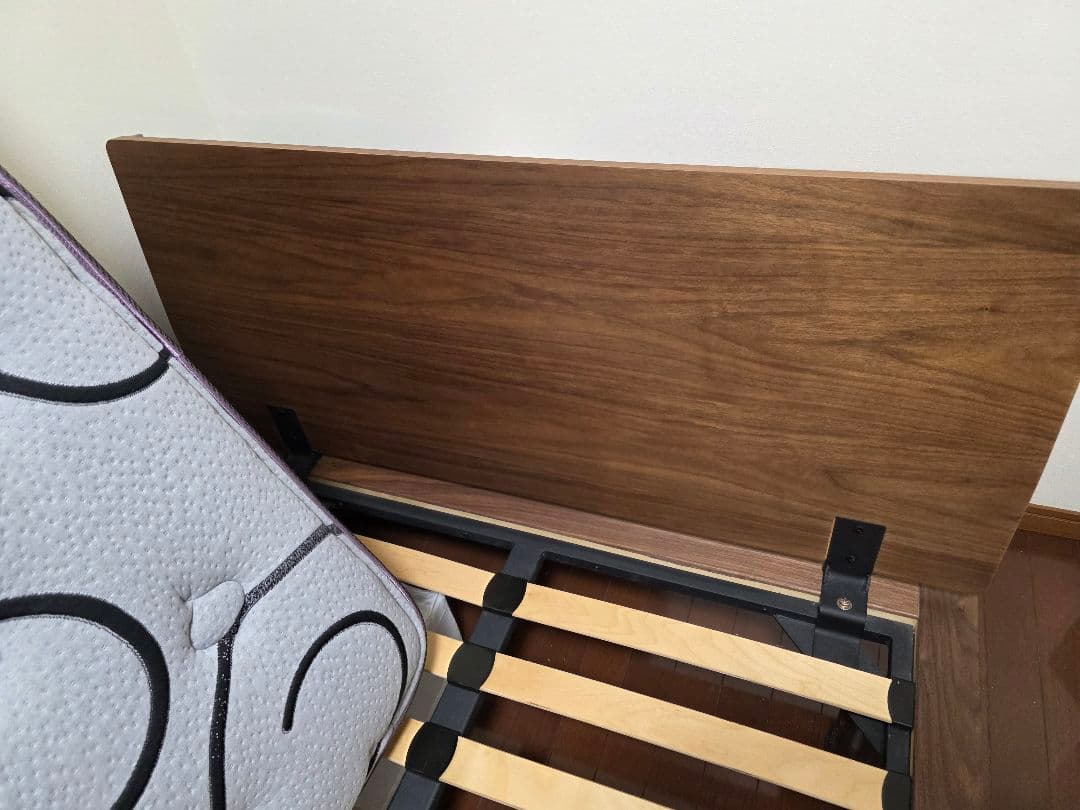 無印良品ベッドフレーム　セミダブル　(送料込み)