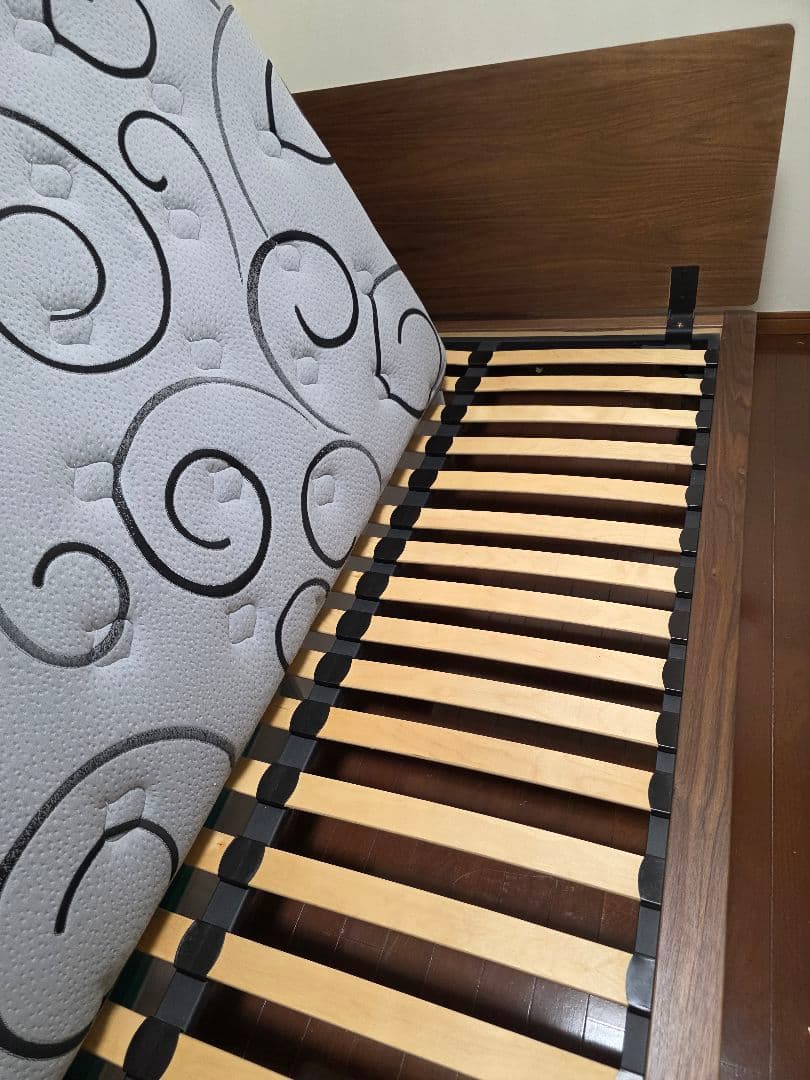 無印良品ベッドフレーム　セミダブル　(送料込み)