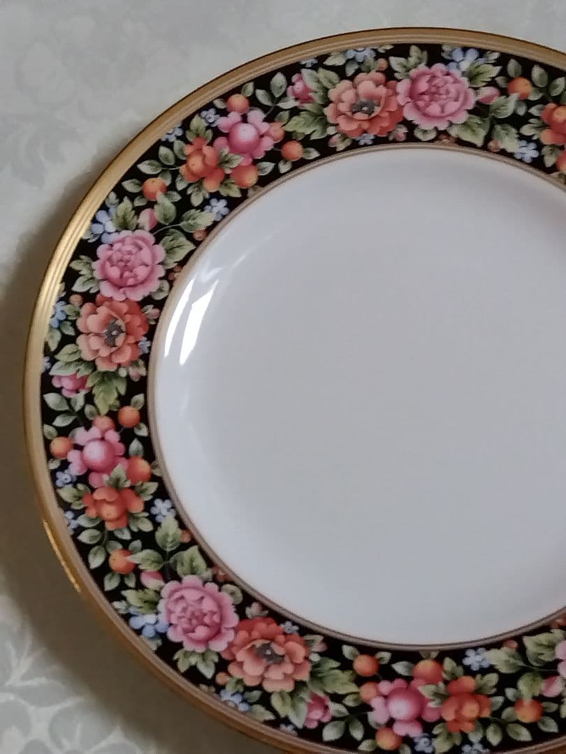 [新品]ウェッジウッド　　　　　 クリオ　フルリムボーダー　皿