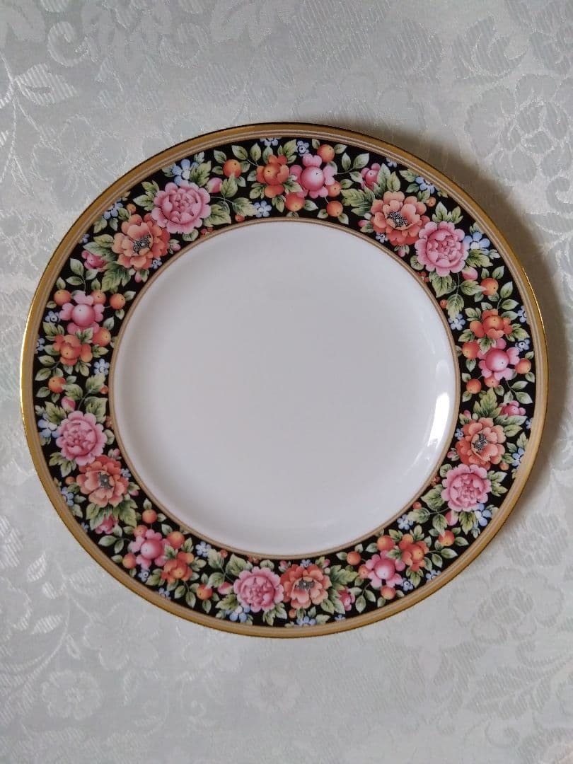 [新品]ウェッジウッド　　　　　 クリオ　フルリムボーダー　皿